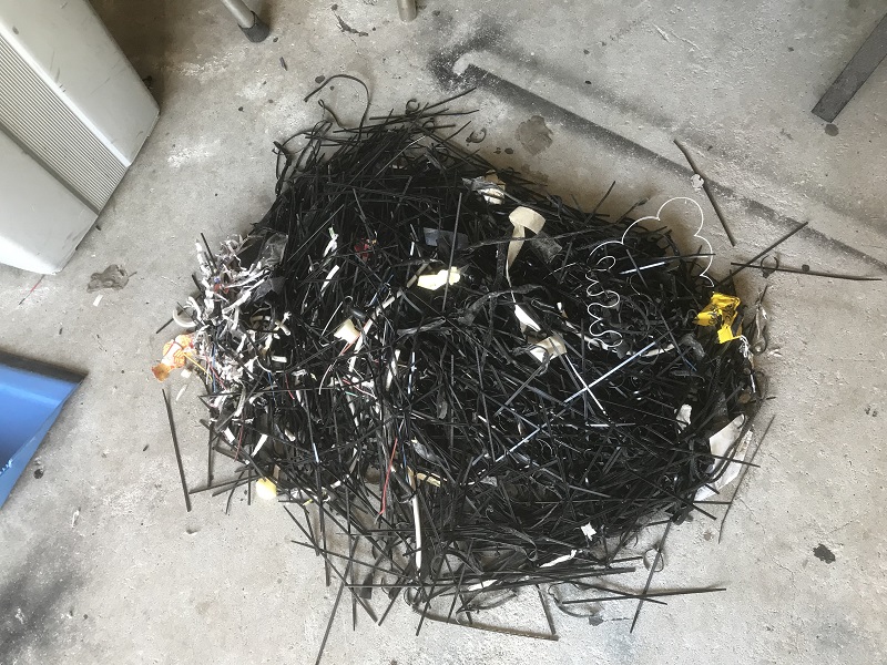 This was just 1 pile of cableties after the lights were upgraded. Each string of 168 LED's had 2 cableties per LED removed, an additional 4 lots of 21 LED's soldered in the string, and then 2 cableties placed on the 252 LED's on the now lengthened strings. Made a mess of well over 4000 cableties for this upgrade