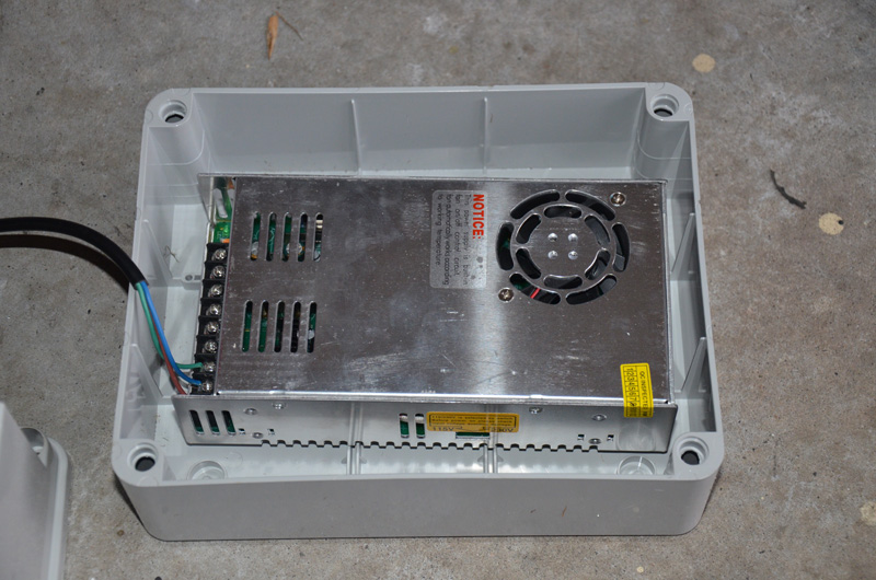 Some people will only want to mount a PSU in this box, so this is shows the PSU laying flat on the base. There is a similar box the same width and height, but the case lid is only about 1/3 as high, making it more suited to just mount controllers or PSU's but probably not both